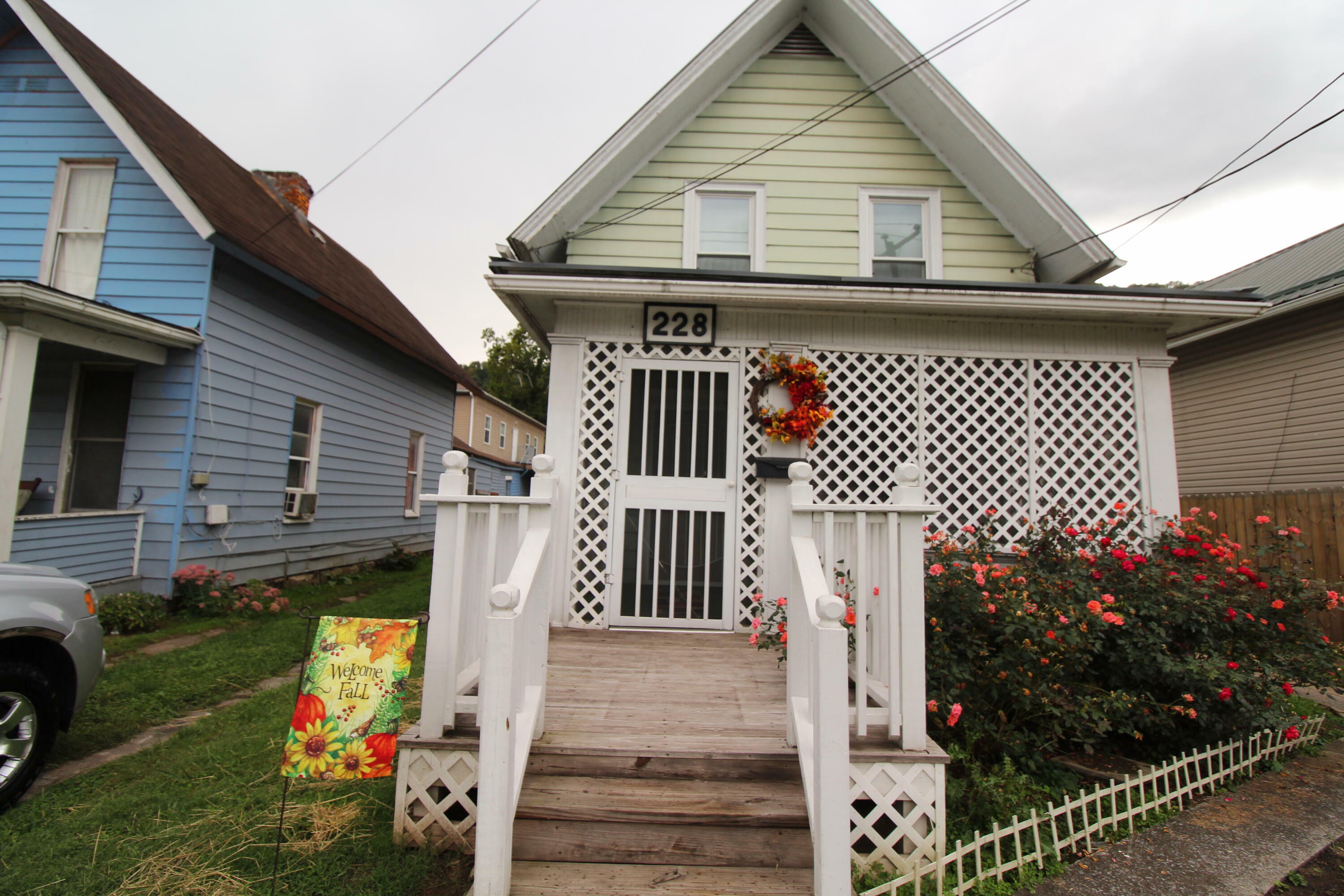 Property Photo:  228 Main St  WV 25951 