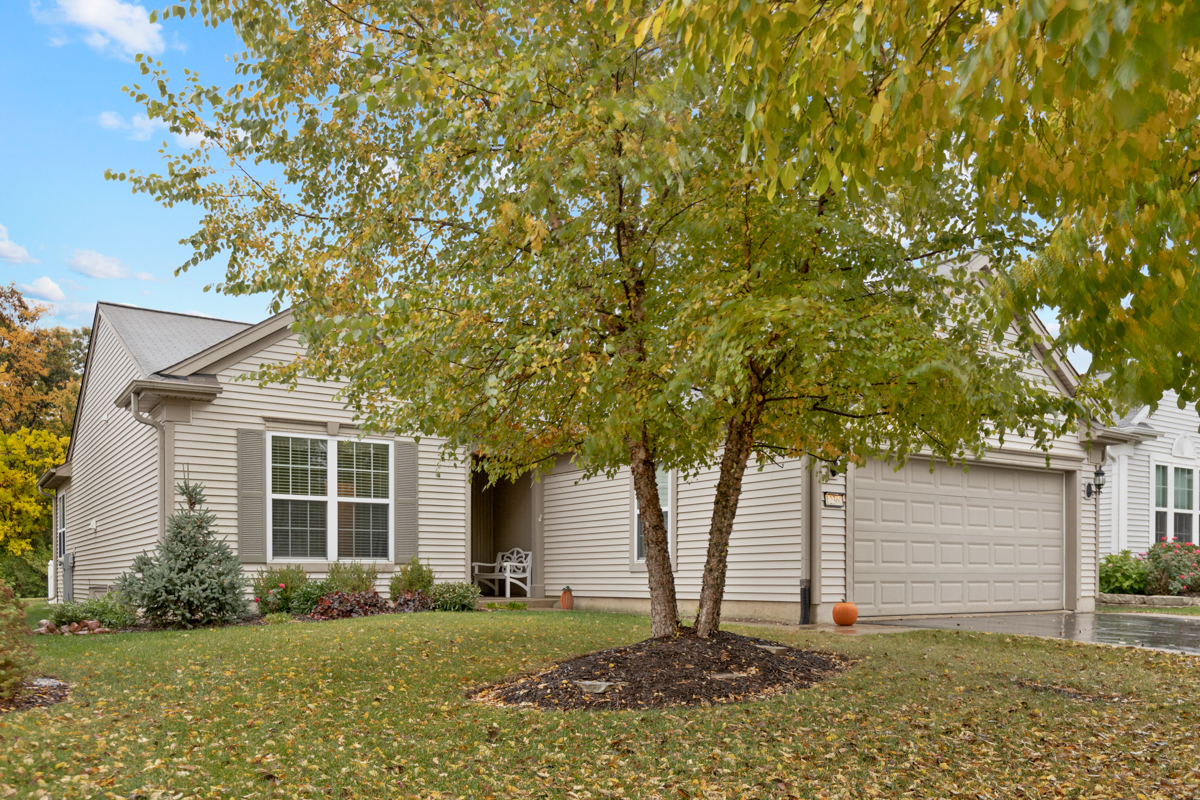 Property Photo: 12360 Russet Lane IL 60142