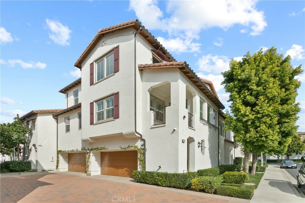 Property Photo:  260 Lockford  CA 92602 