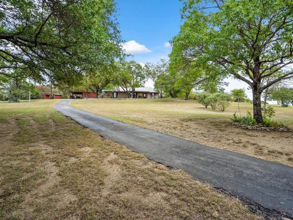 Property Photo:  913 Old Gate Road  TX 76108 