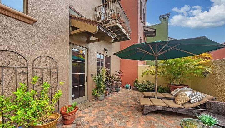 Property Photo:  1545 Oak Street 10  FL 34236 