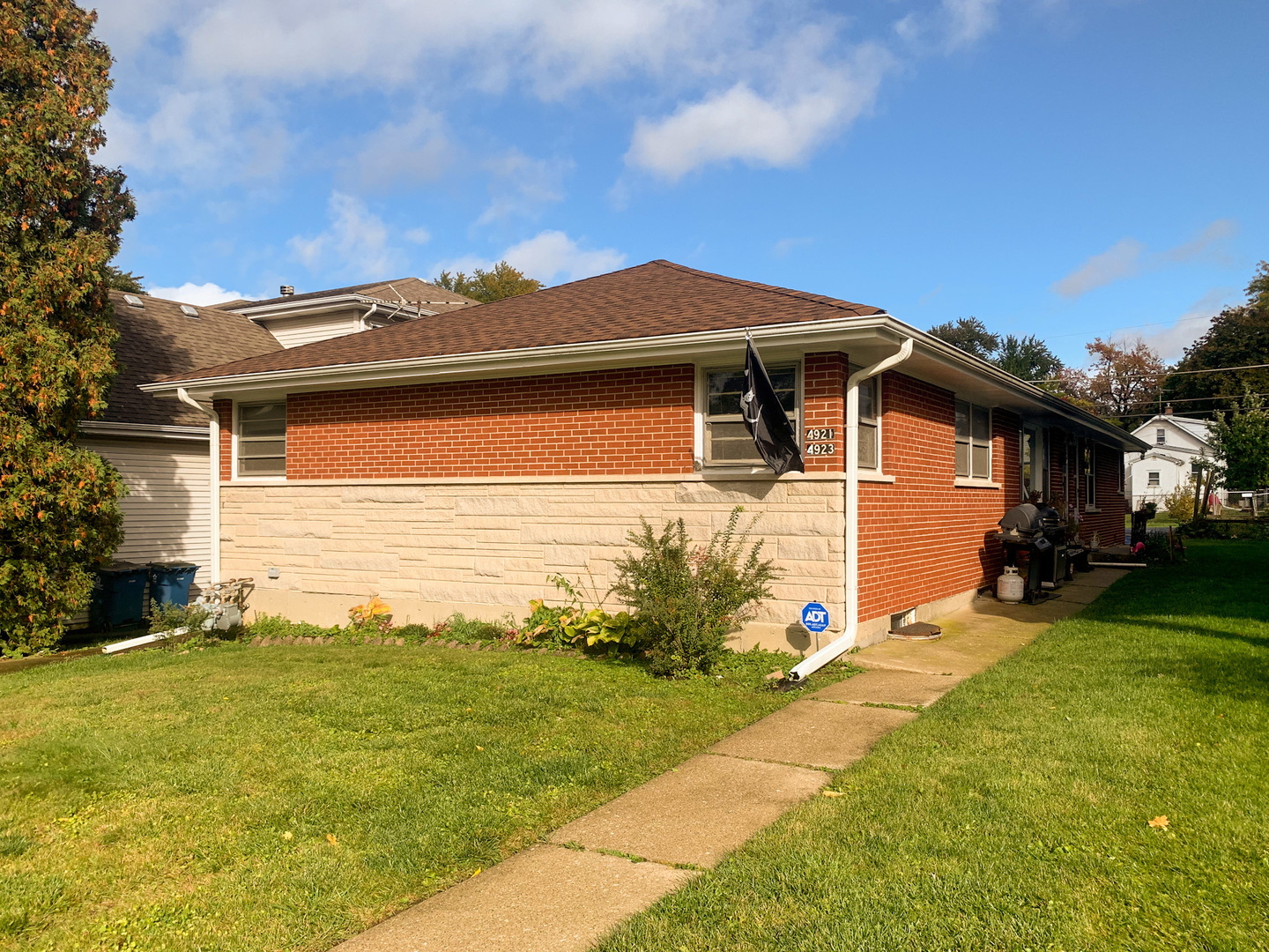 Property Photo:  4921 Prospect Avenue  IL 60515 