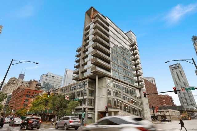 Property Photo: 201 W Grand Avenue 701 IL 60654