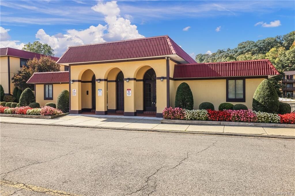 Property Photo:  18 Granada Crescent 9  NY 10603 