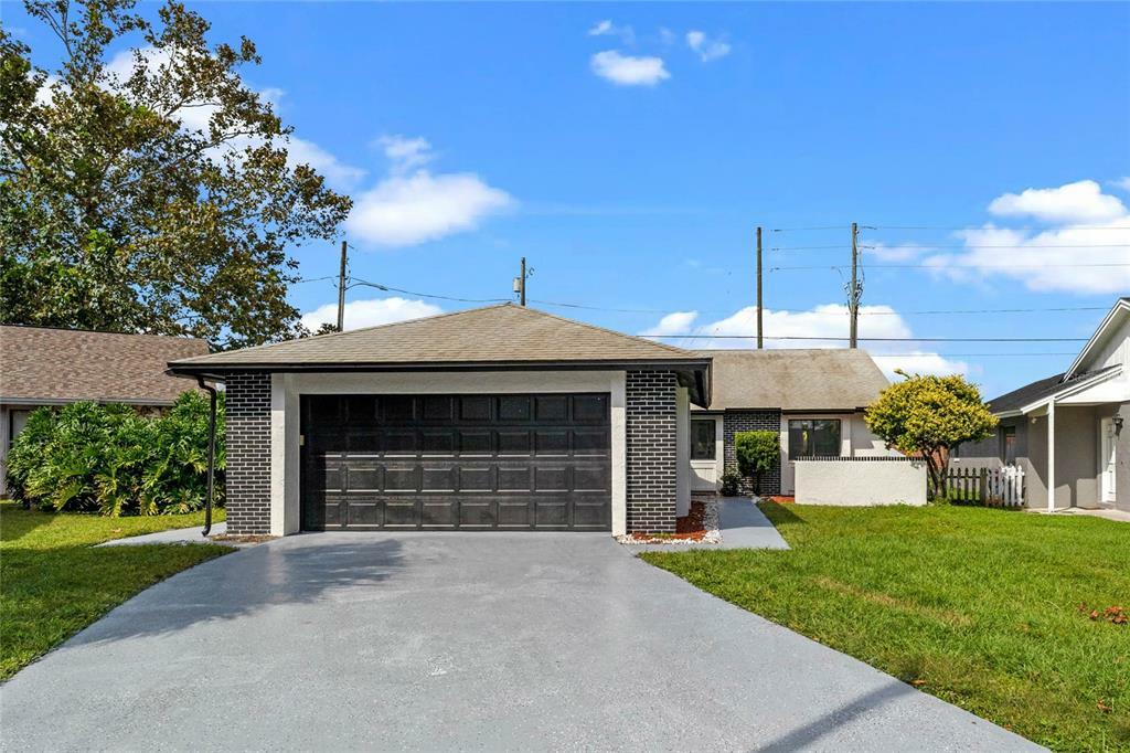 Property Photo: 307 Kantor Boulevard FL 32707