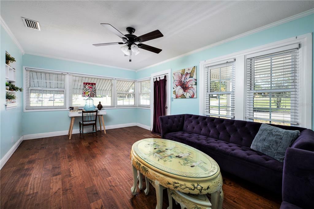 Property Photo: 927 Omaha Street FL 34683