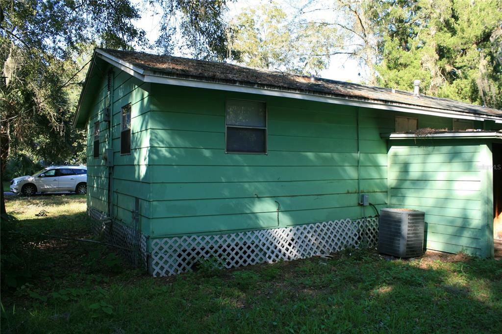 Property Photo:  2019 NE 3rd Place  FL 32641 