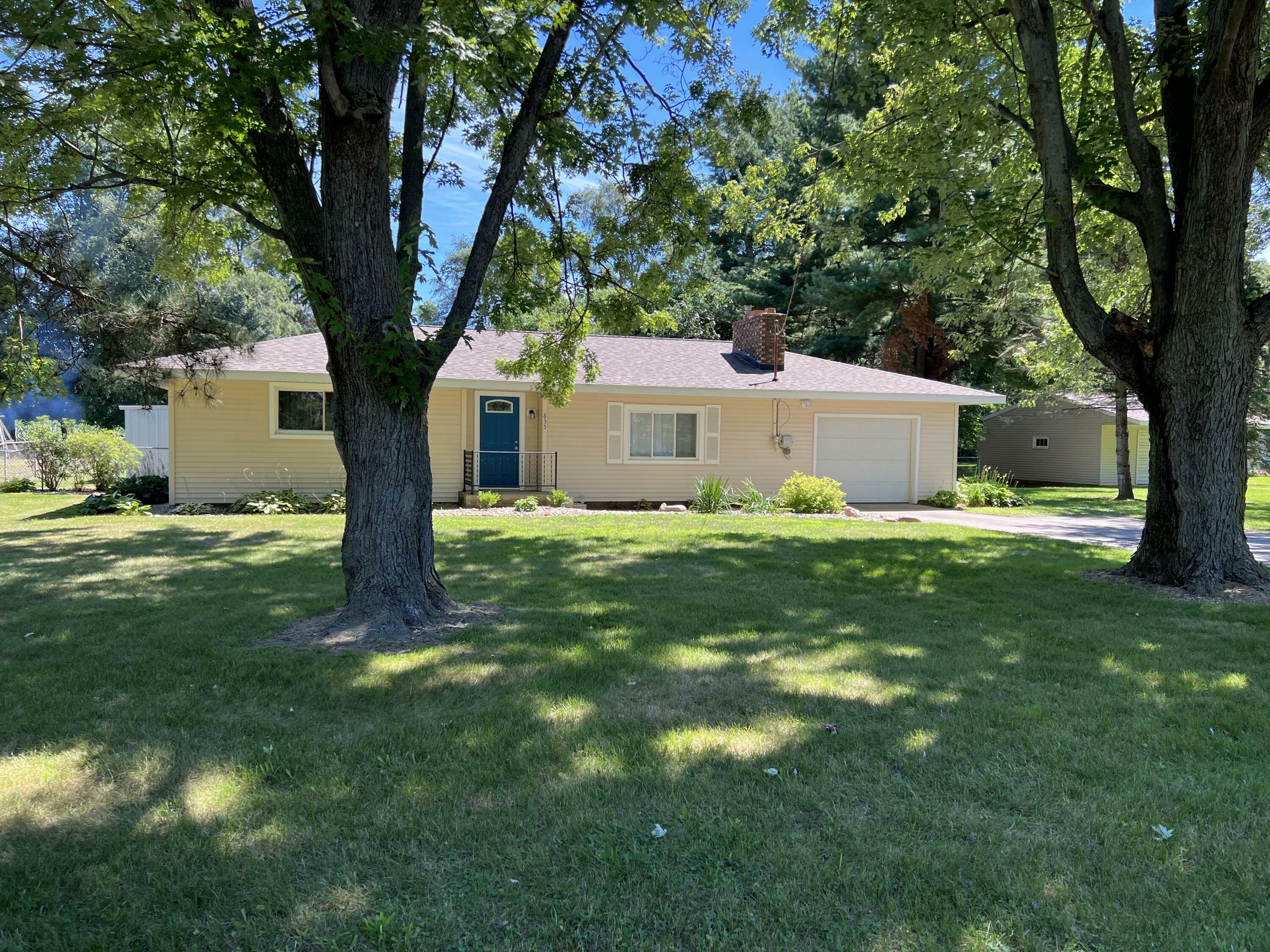 Property Photo:  835 N Union City Road  MI 49036 