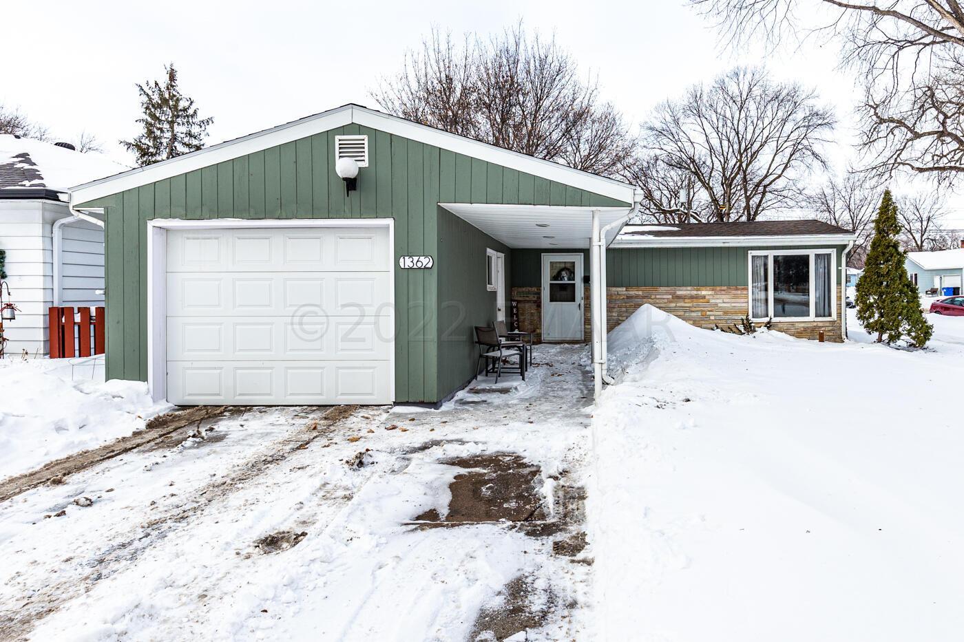 Property Photo: 1362 9 Street N ND 58102