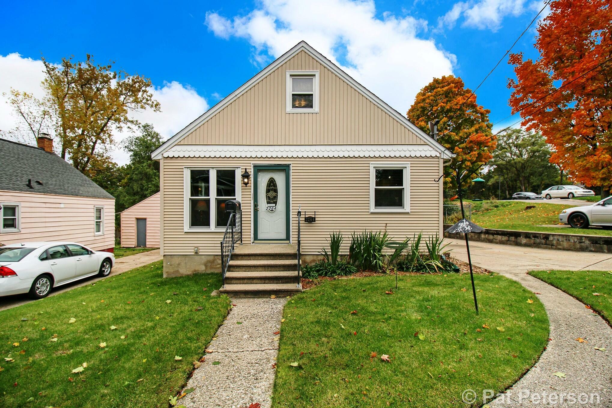 Property Photo:  2264 McKee Avenue SW  MI 49503 