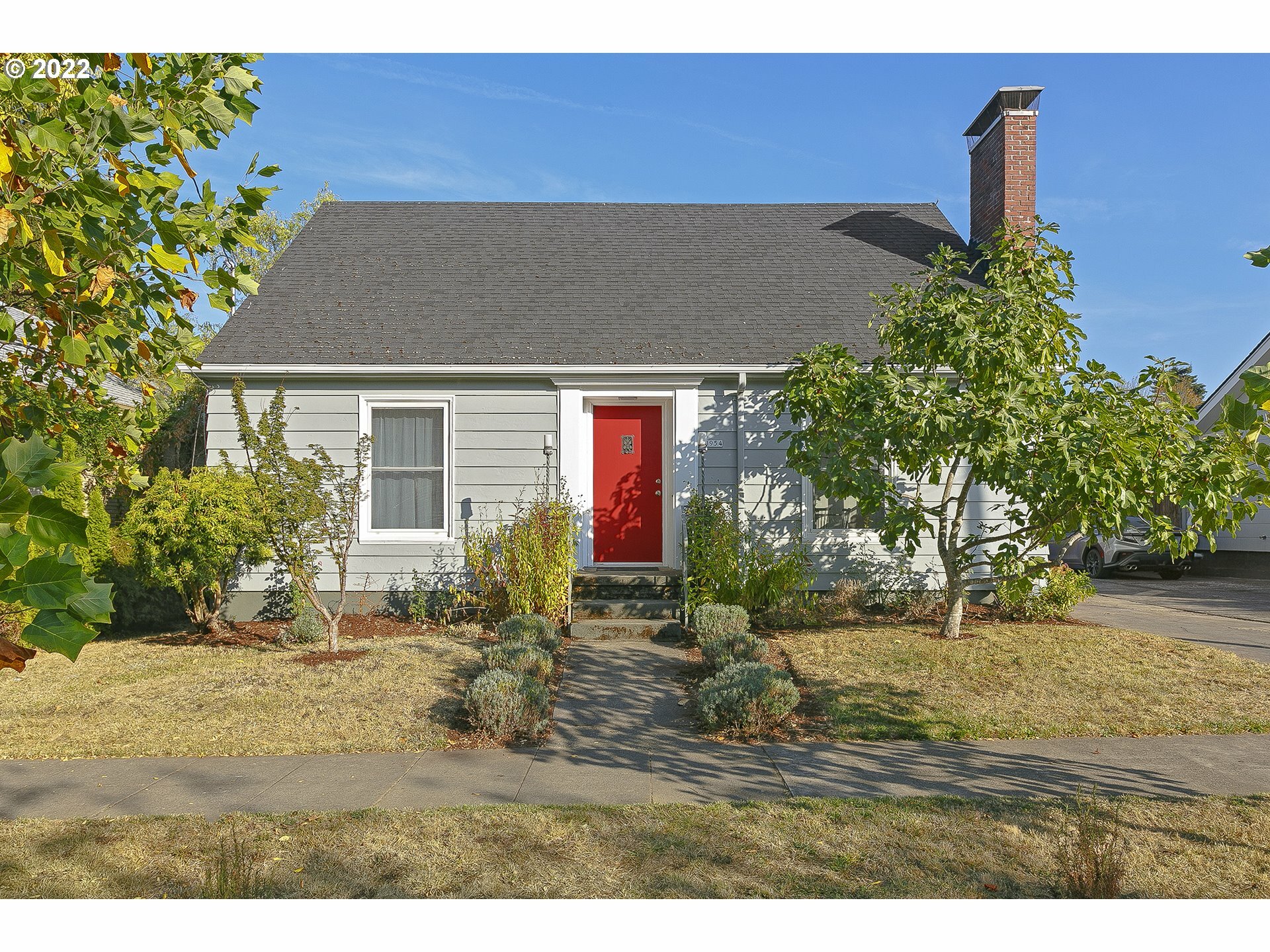 Property Photo: 8954 N Van Houten Ave OR 97203