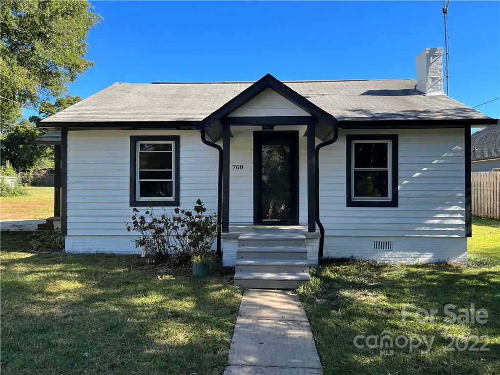 Property Photo: 700 Perkins Street NC 28098