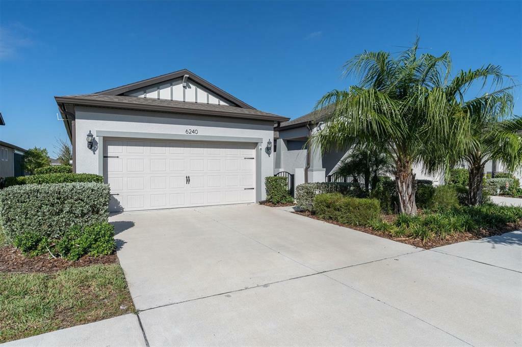 Property Photo: 6240 Mooring Line Circle FL 33572