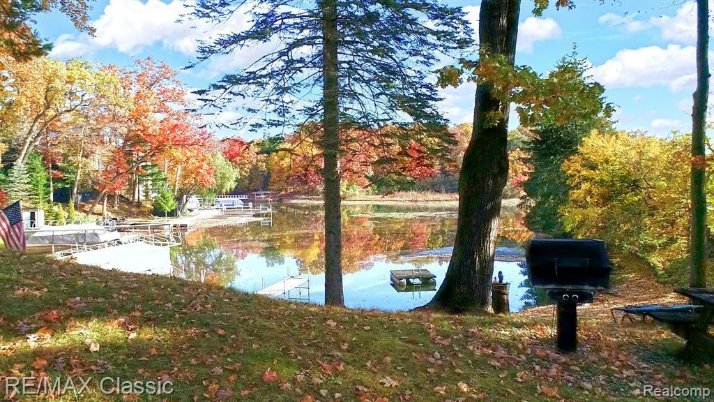 512 Fernhurst Court  Lake Orion MI 48362 1416 photo