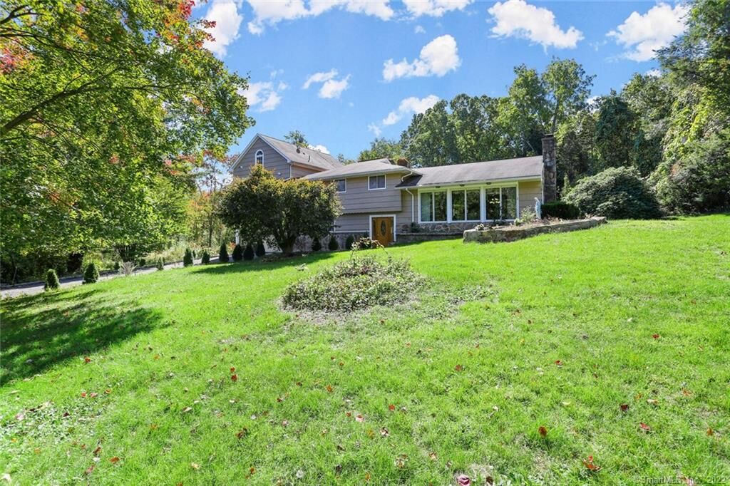 Property Photo: 5059 Madison Avenue CT 06611