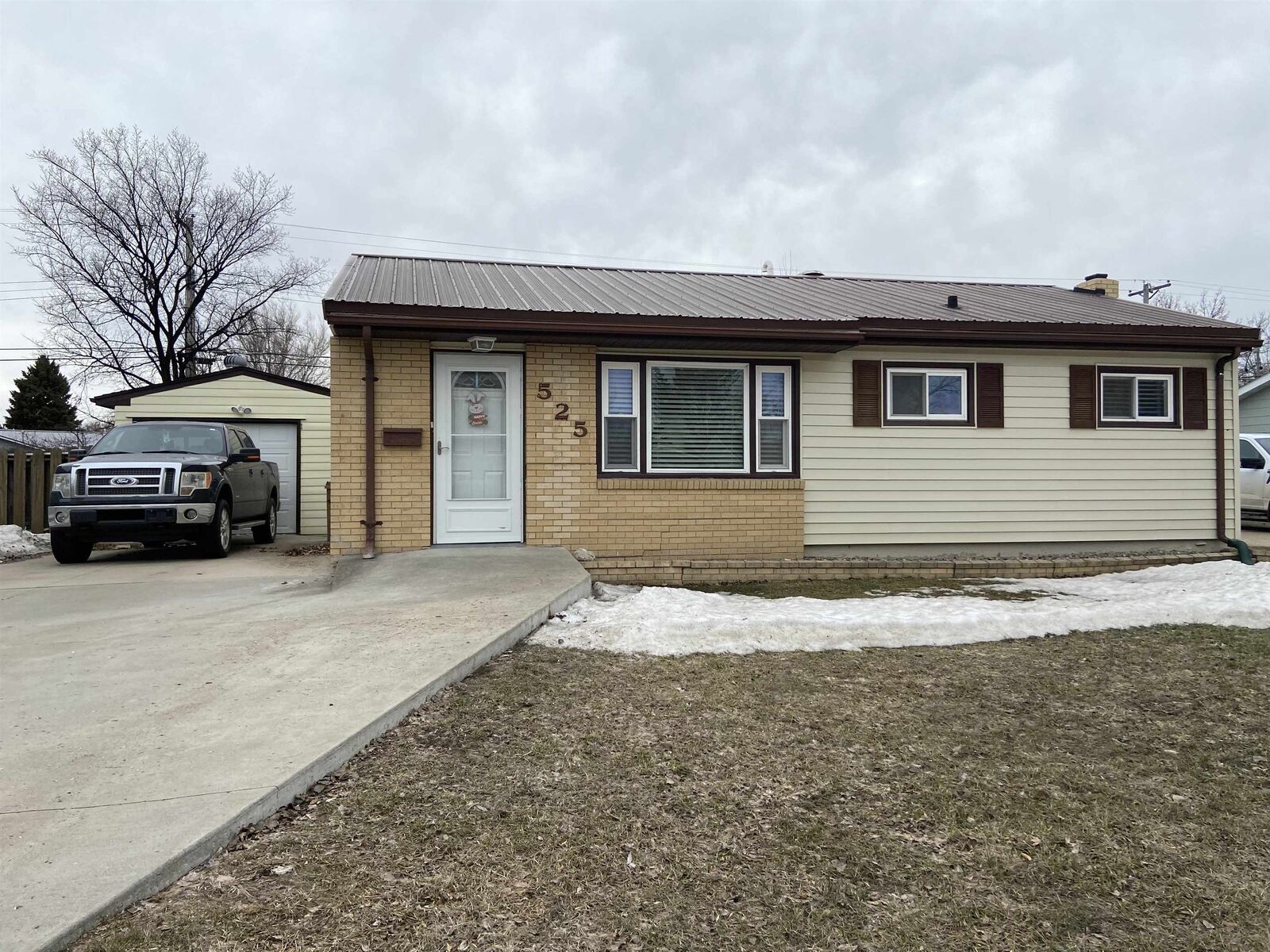 Property Photo:  525 NW 24th Ave  ND 58703 