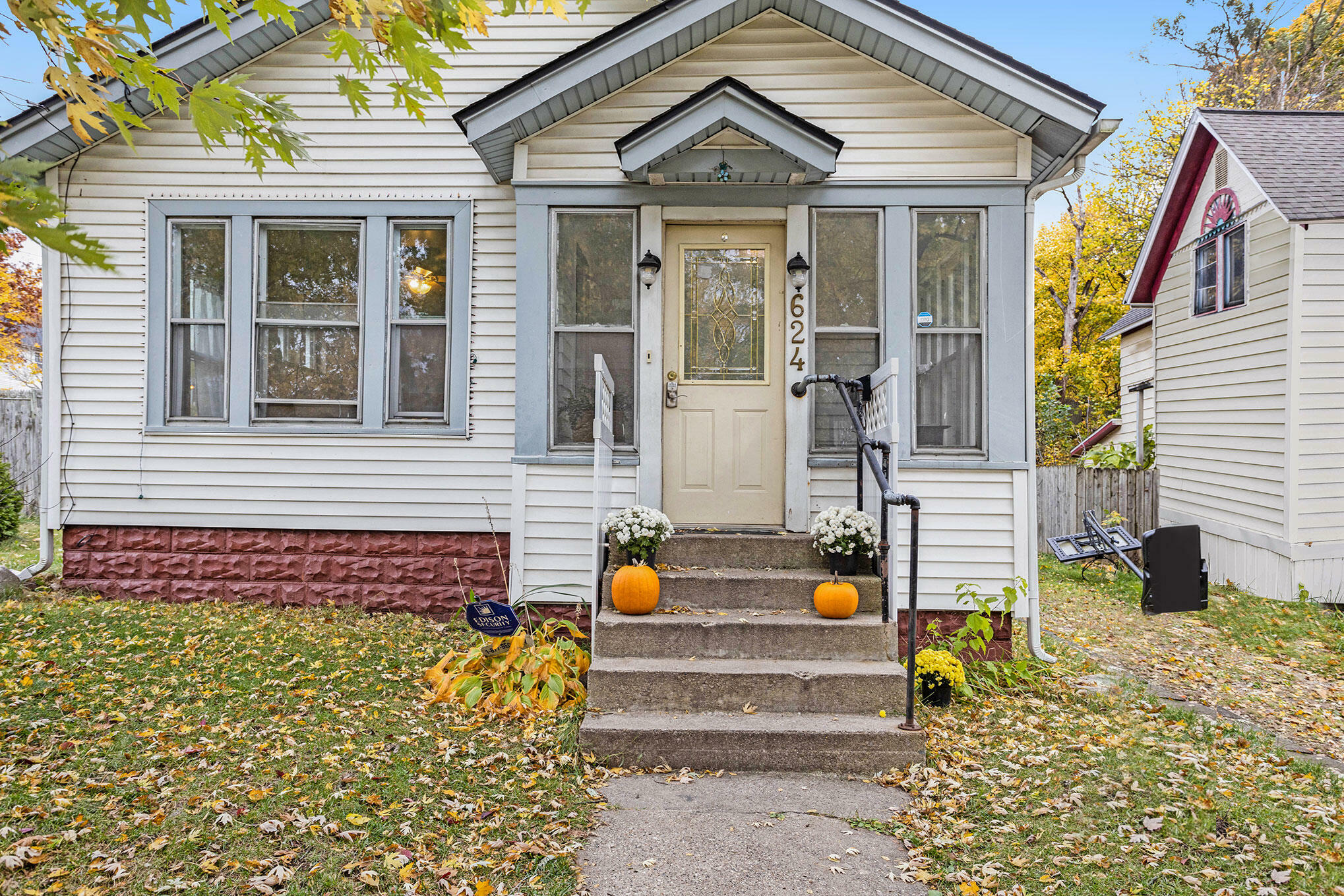 Property Photo:  624 Gilbert Avenue  MI 49048 