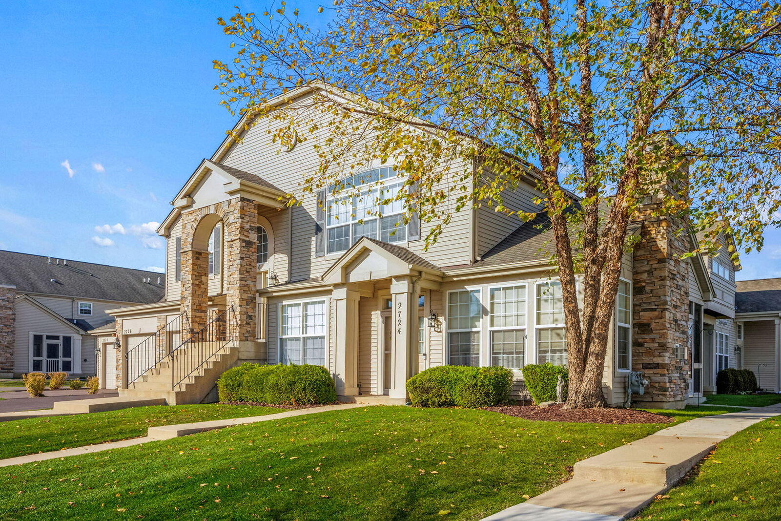Property Photo: 2724 Acorn Court - IL 60118