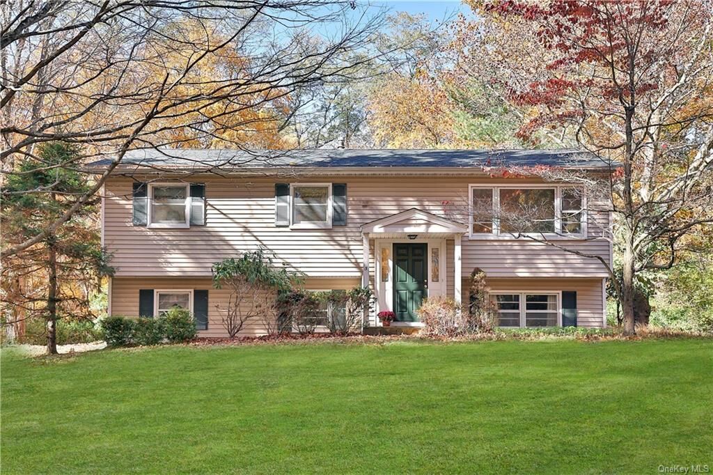 Property Photo:  5 Eklof Court  NY 10520 