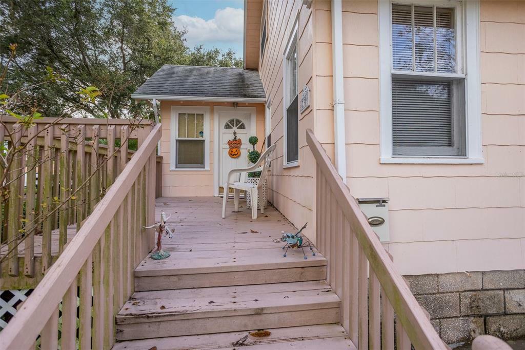 Property Photo: 730 20th Avenue N FL 33704