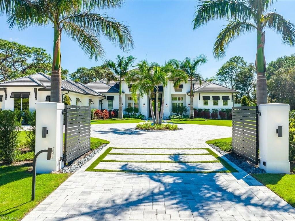 Property Photo: 62 Ridge Dr FL 34108
