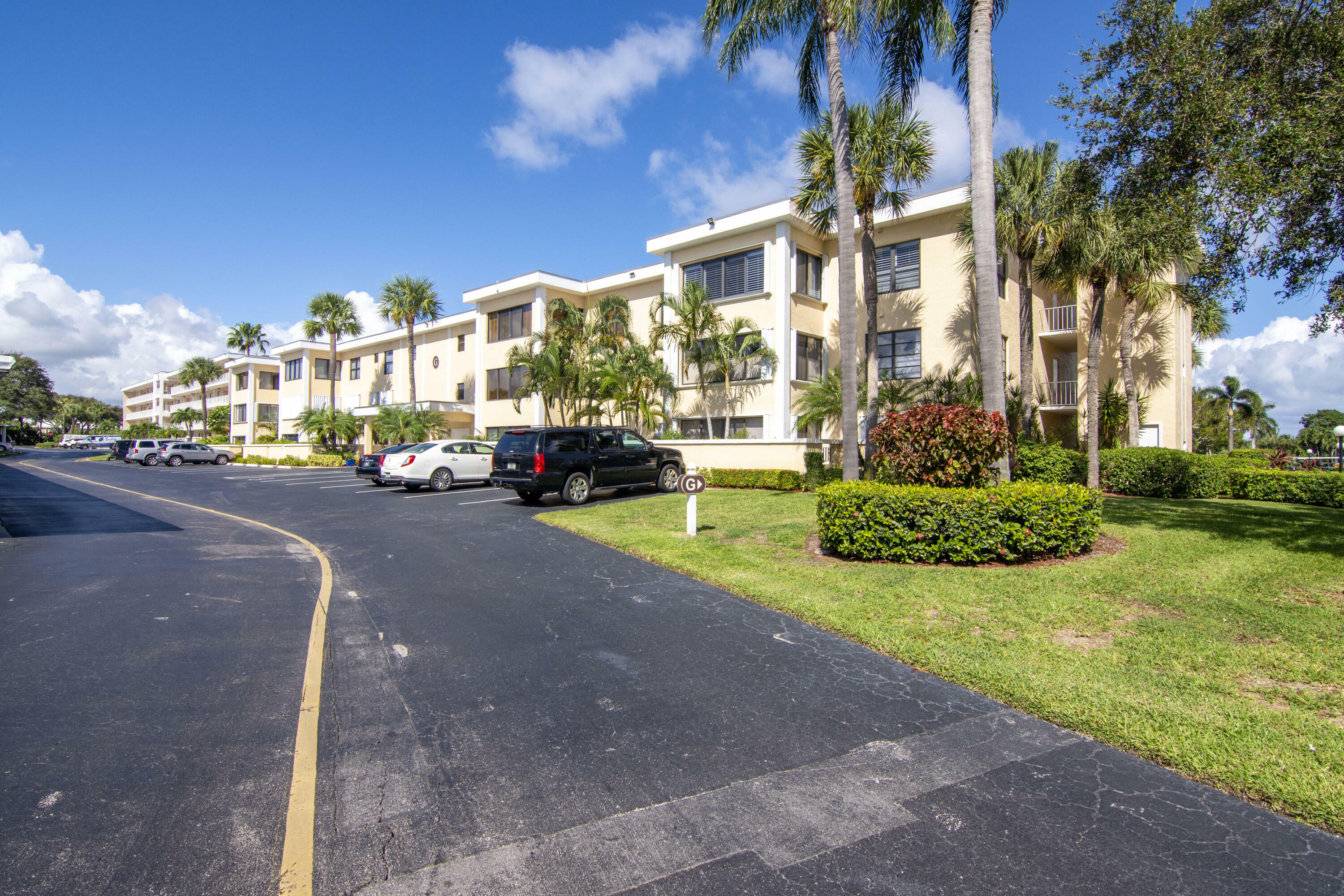 Property Photo:  300 N Highway A1a 101E  FL 33477 