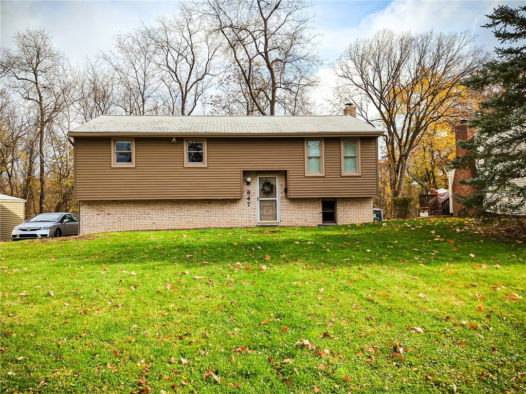 Property Photo:  647 Fruitwood Dr  PA 15102 