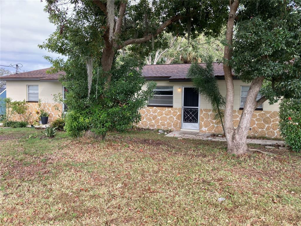 Property Photo:  196 Oak Street  FL 34711 