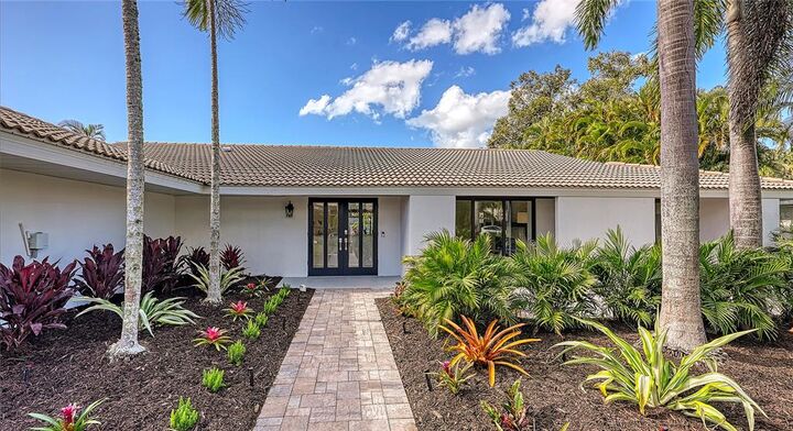 Property Photo:  526 Bird Key Drive  FL 34236 