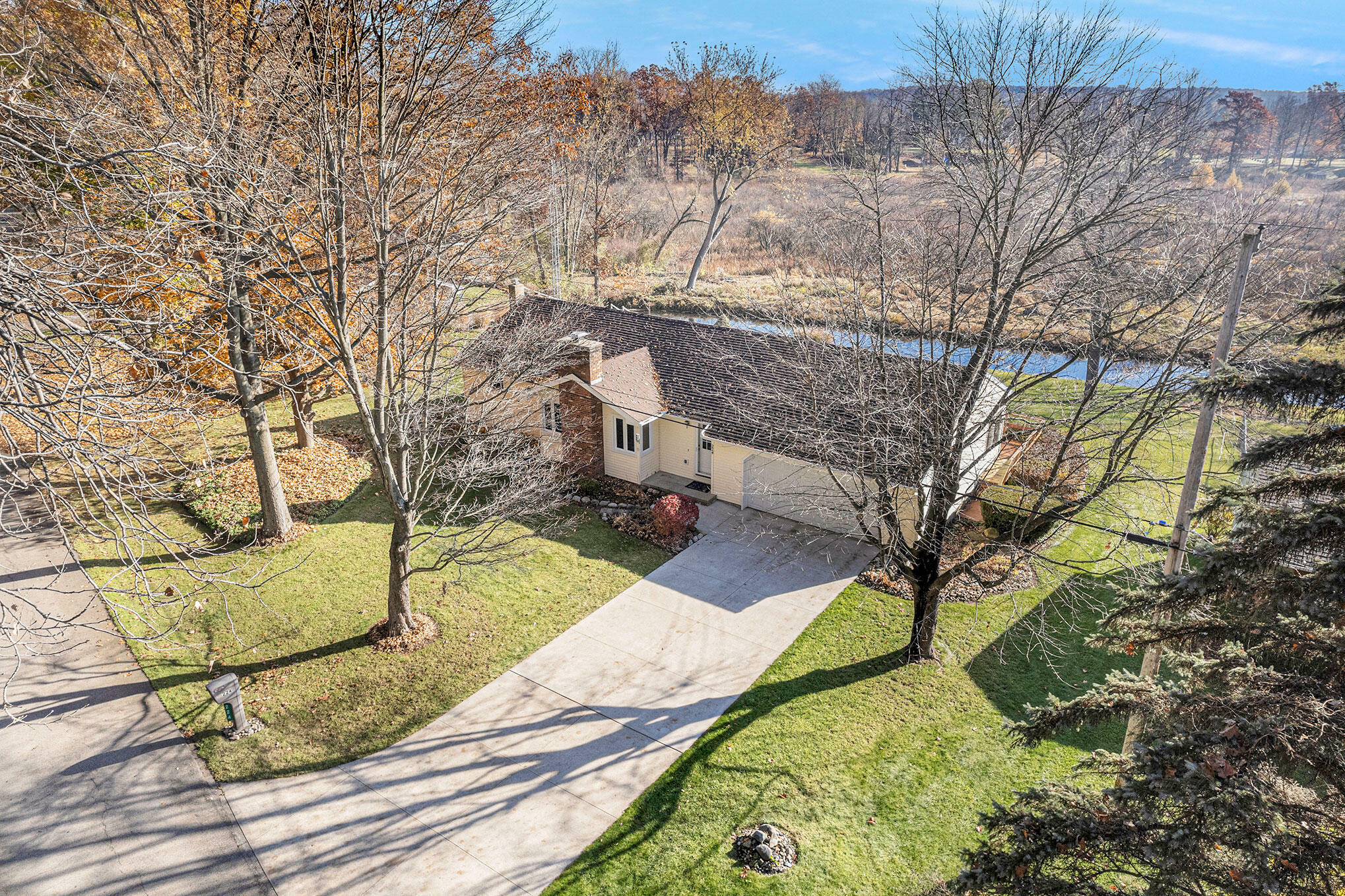 Property Photo:  224 Lake Hills Drive  MI 49237 