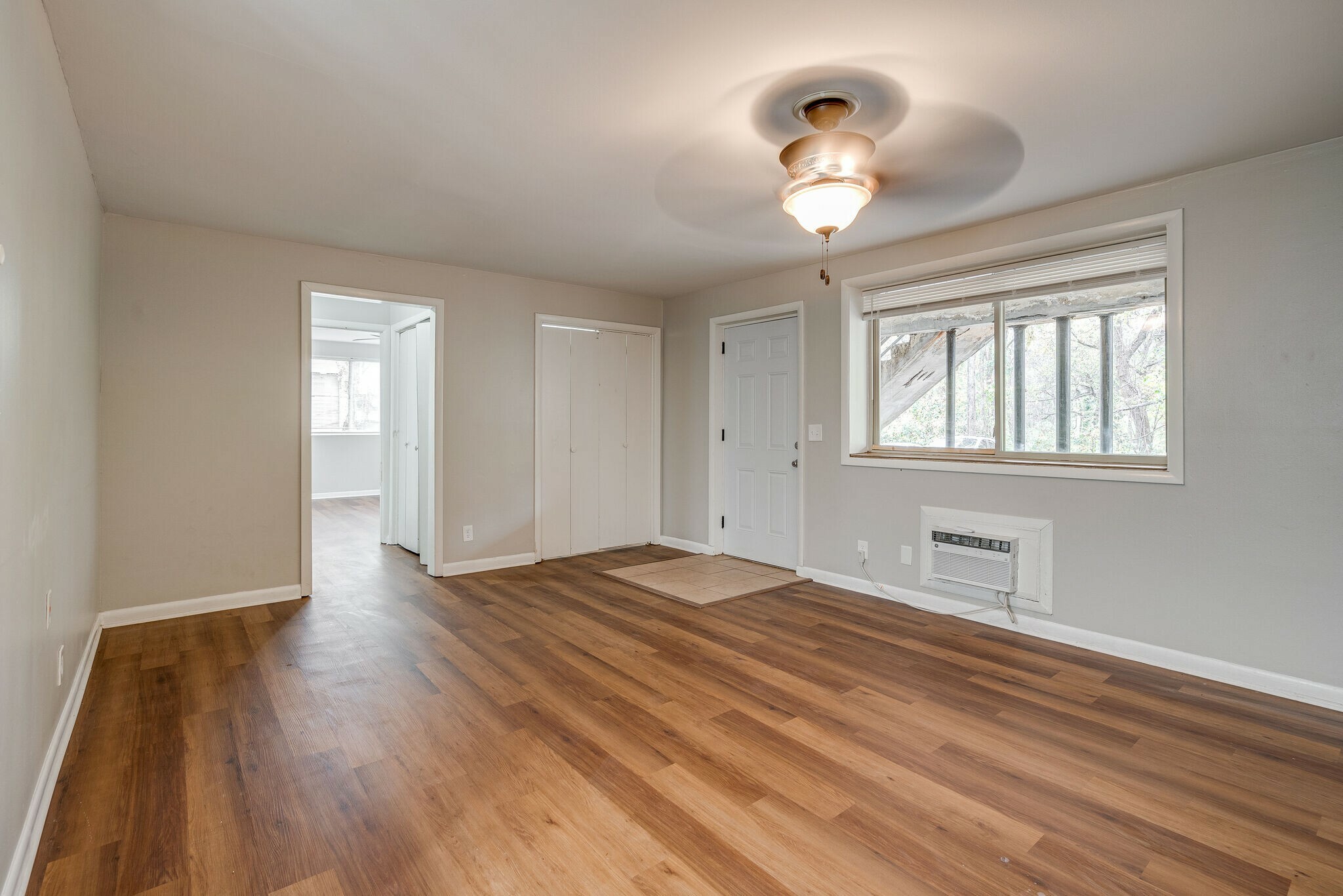 Property Photo: 550 Harding Pl F112 TN 37211