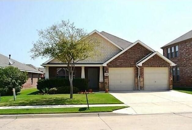 Property Photo: 15444 Yarberry Drive TX 76262