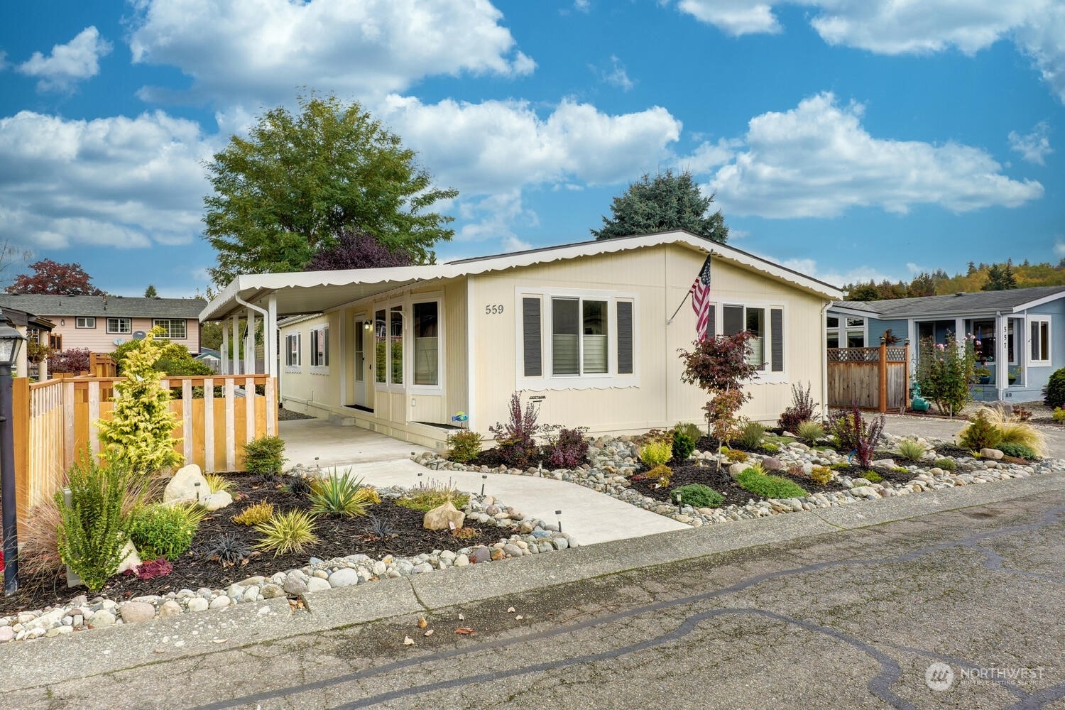 Property Photo:  1402 22nd Street NE 559  WA 98002 