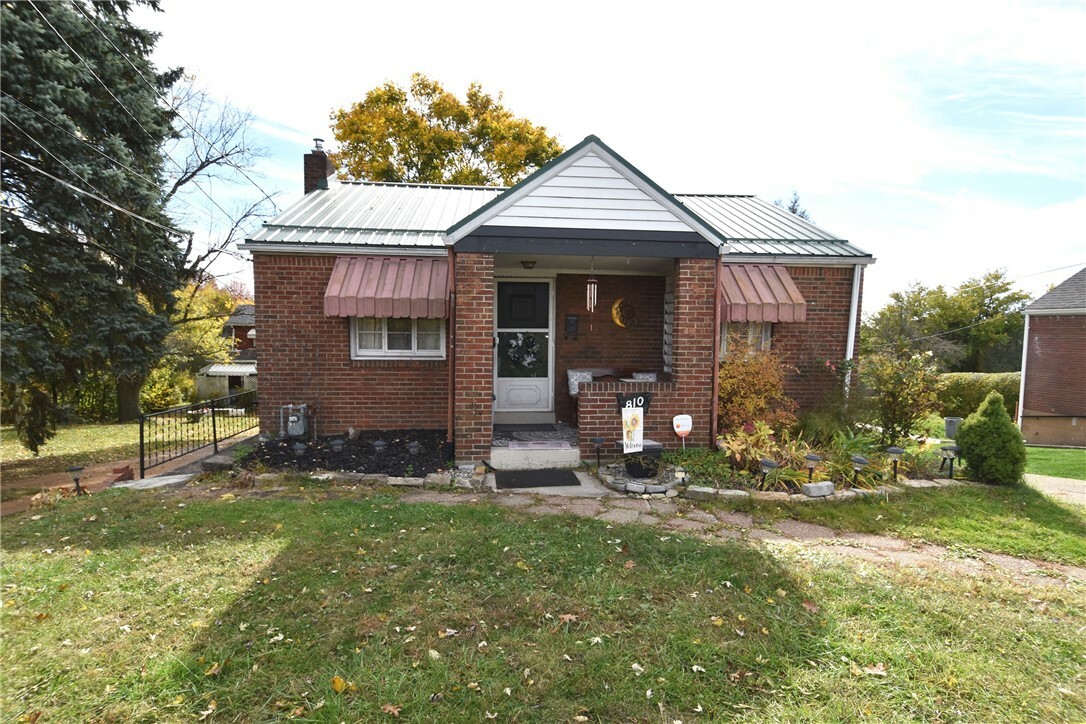 Property Photo:  810 Glencairn St  PA 15122 