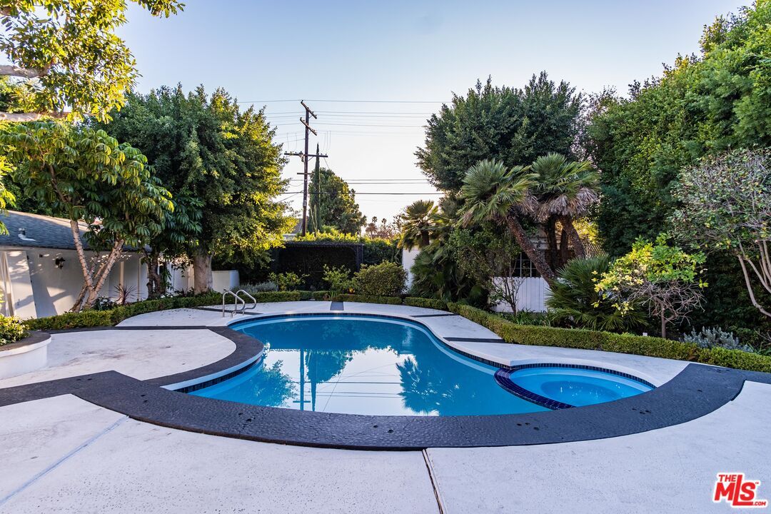 Property Photo:  619  N Rodeo Dr  CA 90210 