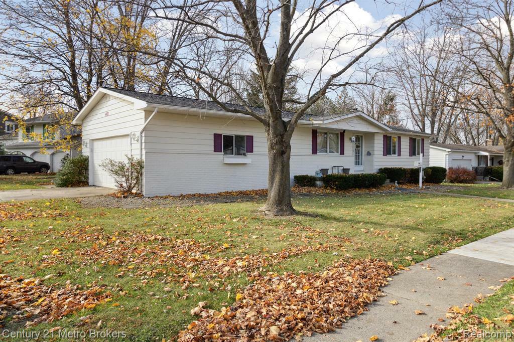 Property Photo:  442 Somerset  MI 48433 1925 