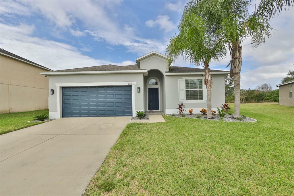 Property Photo:  2411 Dakota Rock Drive  FL 33570 