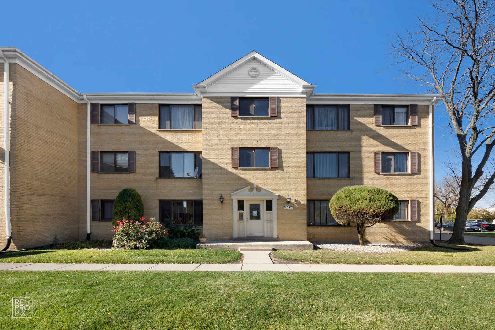 Property Photo:  9375 Hamilton Court B  IL 60016 