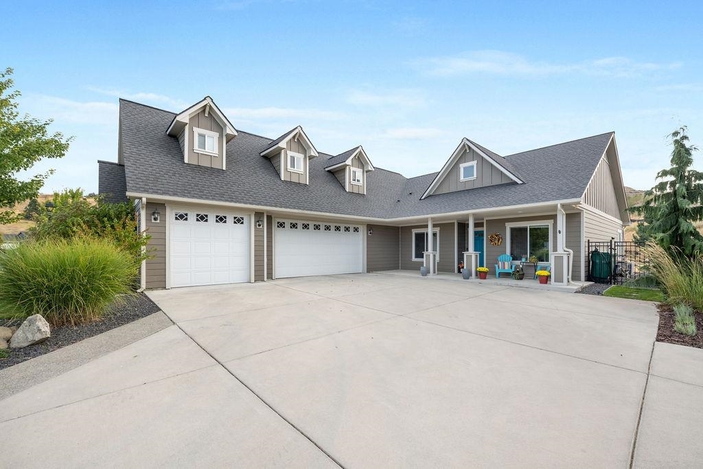 Property Photo: 234 S Legacy Ridge Dr WA 99019