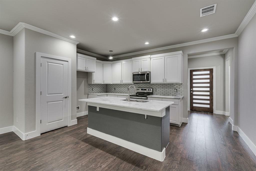 Property Photo: 212 Henrietta Street TX 75165
