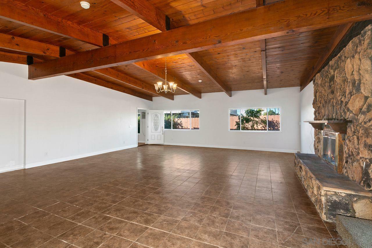 Property Photo: 1382 Ivory Ct CA 92019