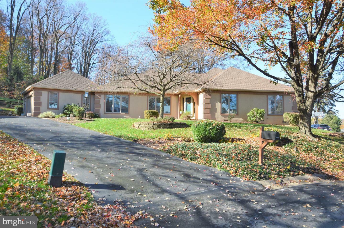Property Photo:  1224 Empire Circle  PA 17601 