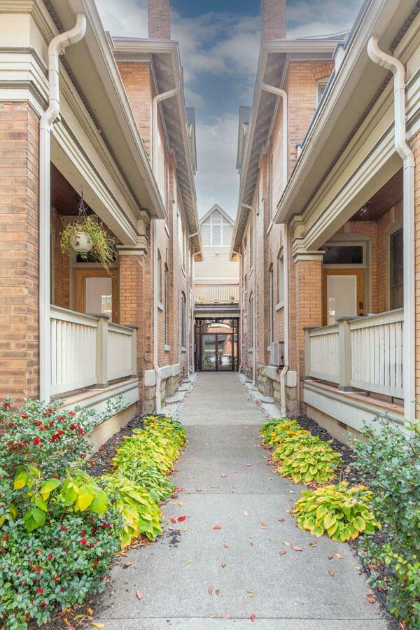Property Photo: 17 W 3rd Avenue OH 43201