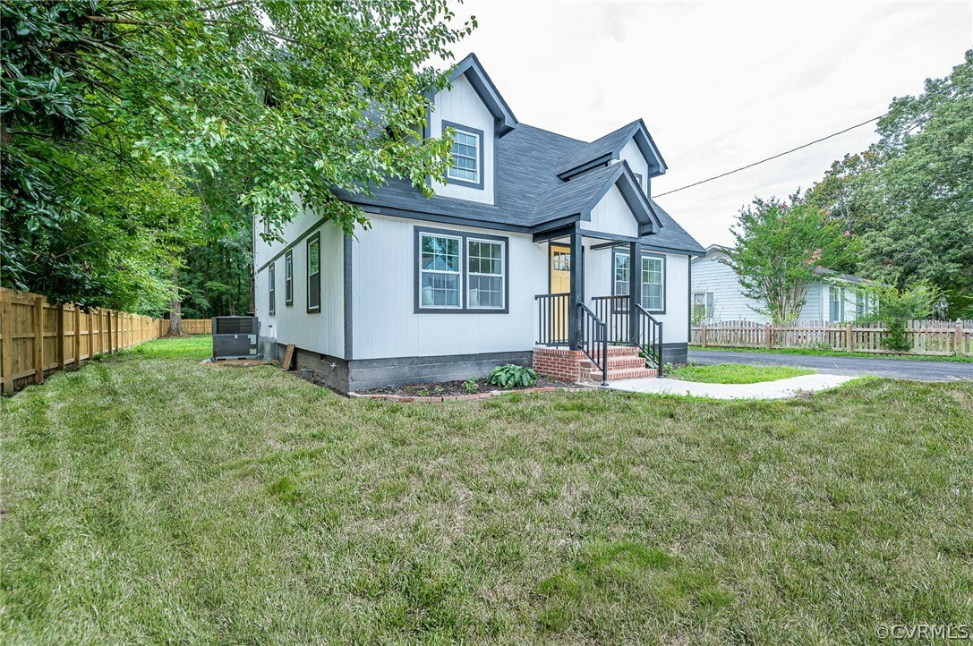 Property Photo: 217 Henry Clay VA 23005