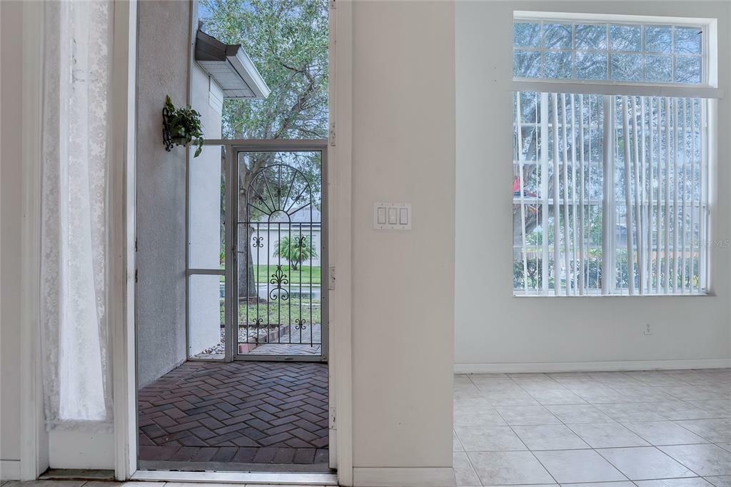 Property Photo:  3908 Hollow Crossing Drive  FL 32817 