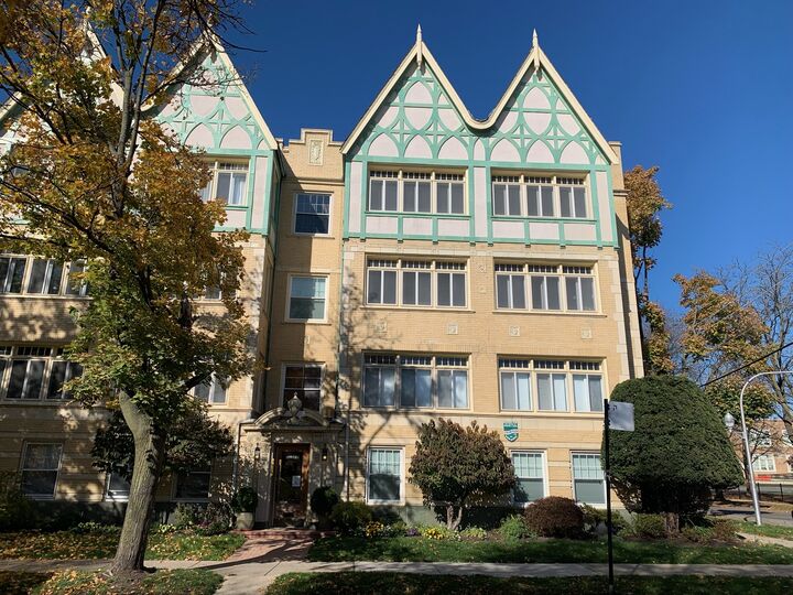 2200 W Granville Avenue 1E  Chicago IL 60659 photo