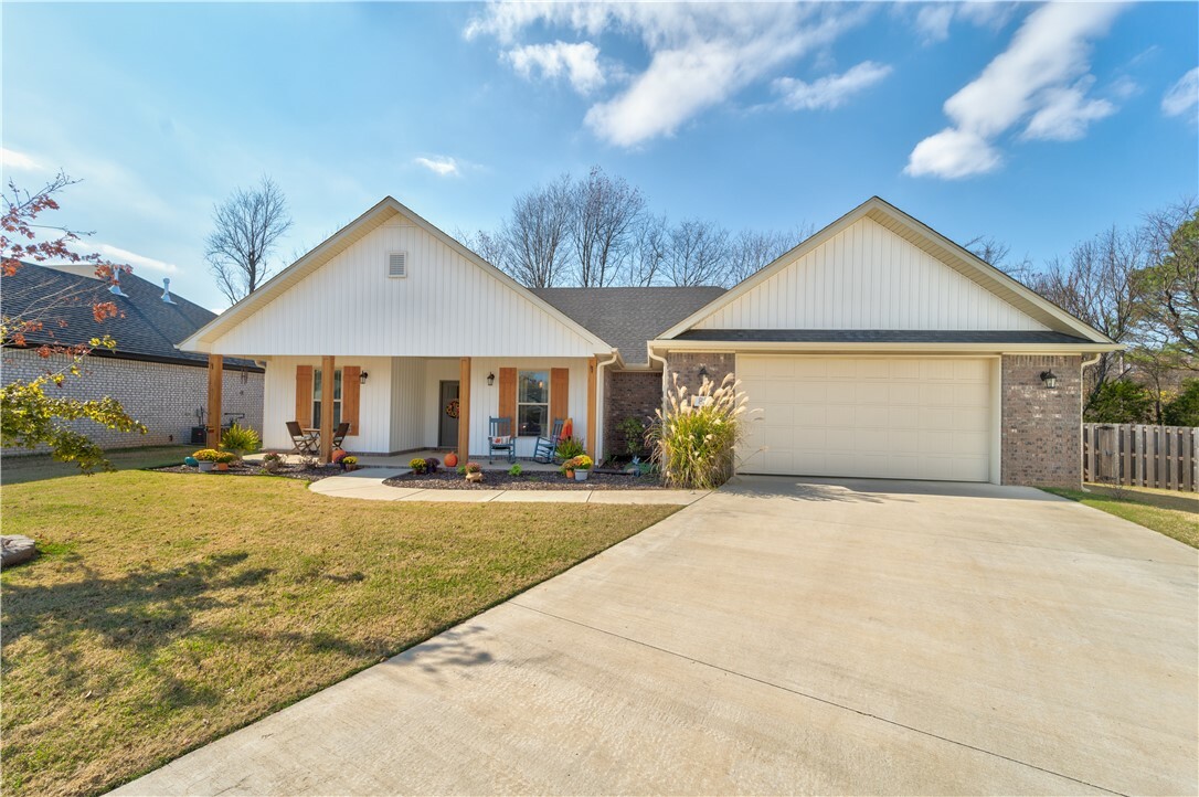Property Photo:  85 N Isabella Place  AR 72730 