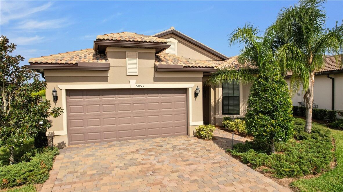 Property Photo: 5053 Monroe Circle FL 32967