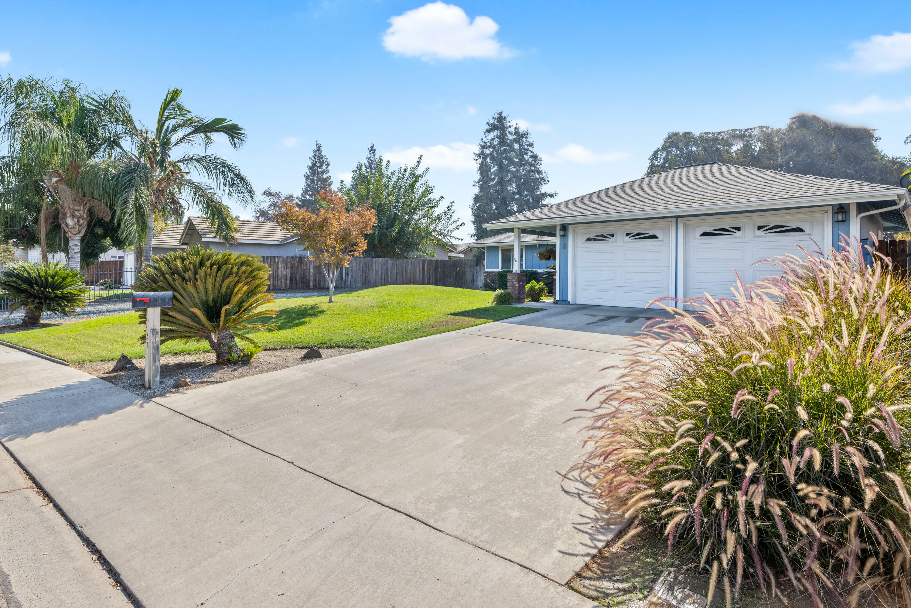 Property Photo:  2427 W Packwood Drive  CA 93277 