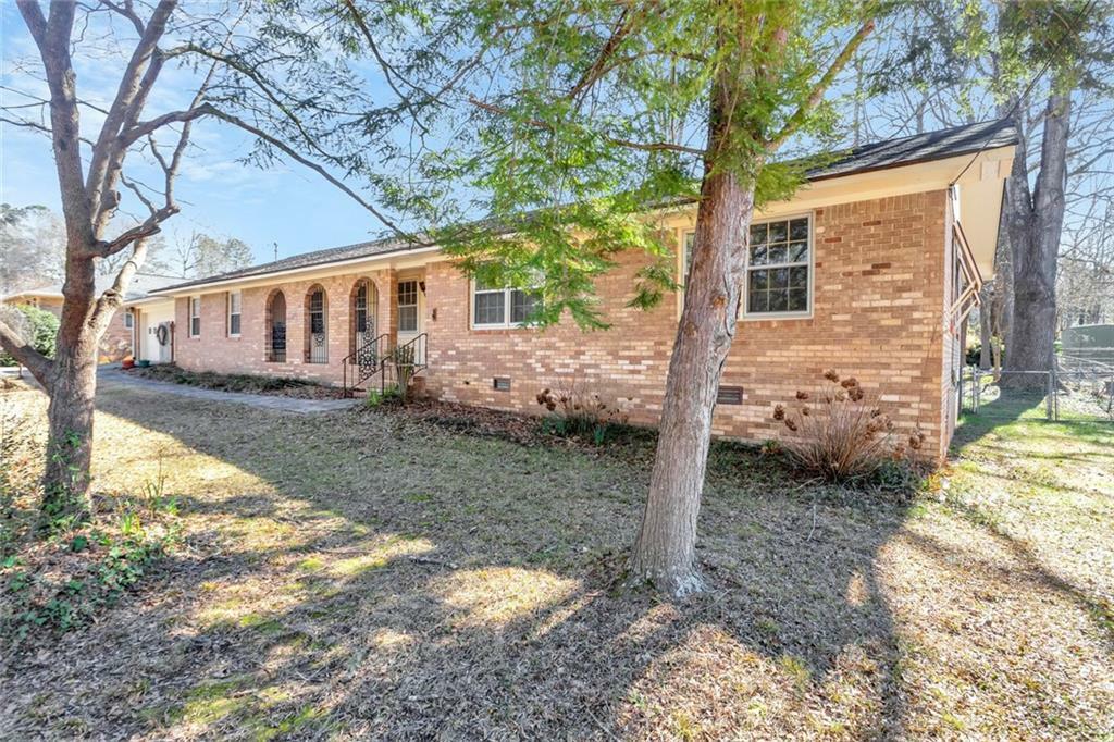 Property Photo:  3032 E Anderson Drive E  GA 30122 